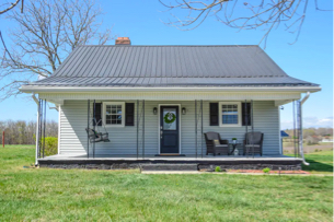 Restored 1940 Farmhouse pic2