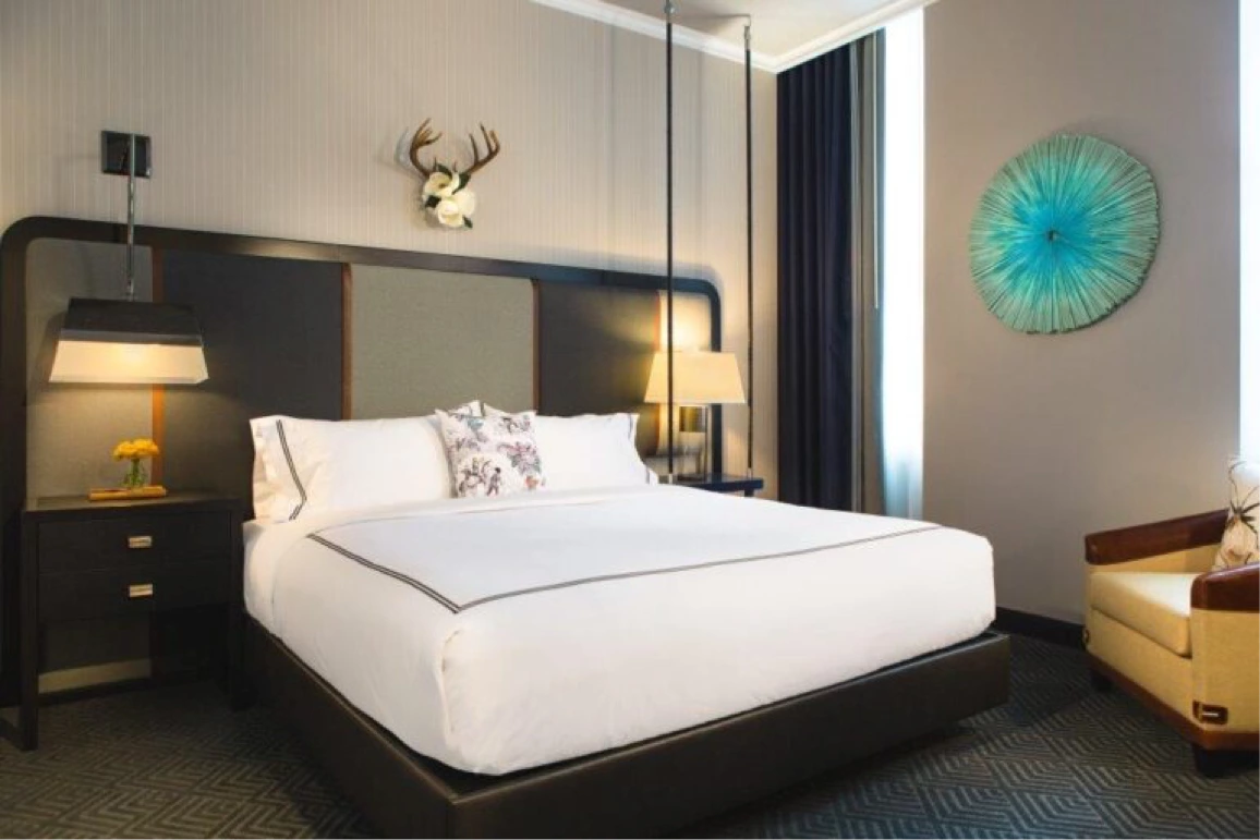 King-Deluxe-Guestroom-768x512 Copy